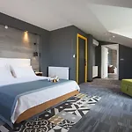 Cura Hotel